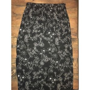 Floor length floral skirt! SO cute!